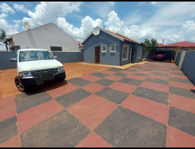 2 BEDROOM HOUSE FOR SALE IN PROTEA GLEN